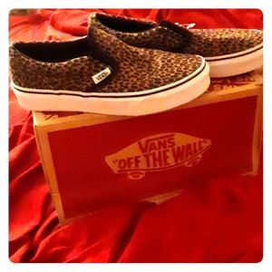 Van's classic slip Cheetah print size 2